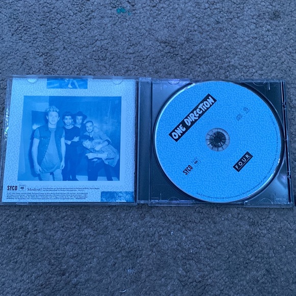 One Direction CD: FOUR - Picture 3 of 3